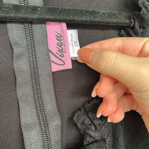 Vixen by Micheline Pitt Decadence Wiggle Dress in Black Lace - Picture 3 of 6